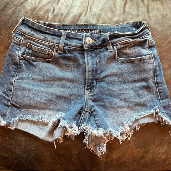 American Eagle Outfitters Frayed Hem Blue Jean Shorts Sz 00 - Picture 1 of 5